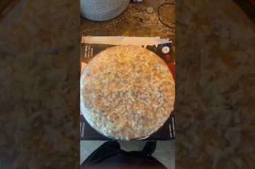 Buffalo chicken style pizza (lil burnt)