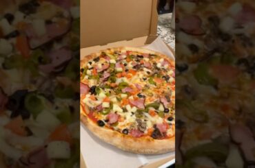 People in Vegas LOVE toppings #pizzalover #toppings #pizza #crispy #food