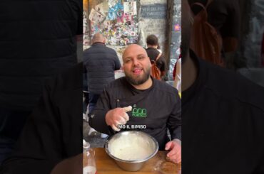 Lo street food che sa di tradizione! #zeppole #panzerotti #viadeitribunali