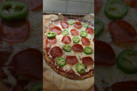 Recipe: Gimme Delicious (see comments) 🙌 #easyrecipe  #homemadepizza #ketorecipes #pizzarecipe