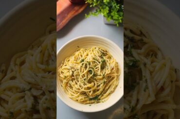 🔥 5 Ingredients Spaghetti Aglio e Olio | Easy Italian Recipe in 60 Sec! 🇮🇹🍝 #shorts