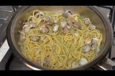 Spaghetti con le vongole 😋🇮🇹#pasta #cucinelli #italiancuisine #food #cooking #recipe
