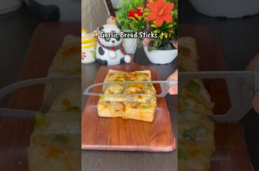 Cheesy Garlic Bread || #cheesy #garlicbread #italianrecipe #recipes