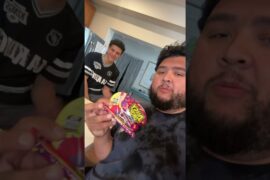 MY FRIEND FROM ITALY FIRST TIME TRYING MY FAVORITE AMERICAN CANDY 🔥