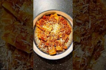 The Ultimate 4-Hour Ragu Bolognese 🍷