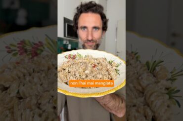 Questa pasta mediterranea di sicuro non l’hai mai provata. Un piatto semplice, completo e gustoso.