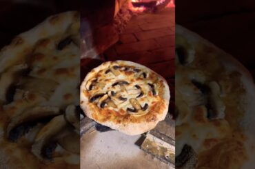 the texture of this pizza though #foodasmr #satisfying #cooking