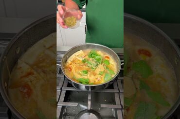 Making Italian pizza soup #cooking #food #easyrecipe