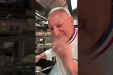 Ça fait presque 10 ans que le Chef @ericfrechon détient le titre de meilleure saucisse purée de Pari