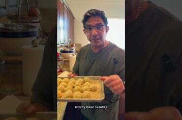 Did you see that cheese pull? 😋