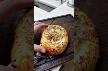 Bretzel Chèvre Miel avec une pâte à pizza ! 🥨🤤#recette #recettefacile #recetterapide #bretzel