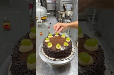 Torta bombom de uva 🍇 #cake #receitafacies #italy