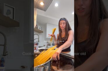 Cook dinner with me as a 25 year old that just moved out (part 6??)