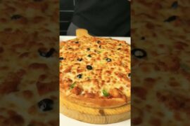 Cheesy Chicken Pizza 🍕🔥 Ultimate Cheese Burst Pizza Recipe #Shorts