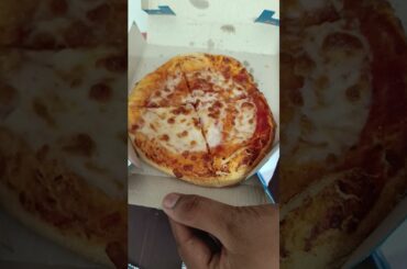 "IPL dekhne ke liye perfect snack? Ye cheesy bomb pizza! Try kiya? 🔥" #ipl #pizza #pizzalover #yt