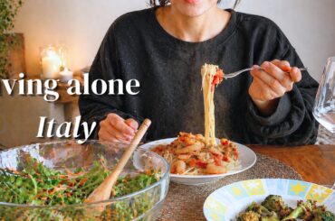 living alone in Italy | antique market, cooking pasta & slow evenings