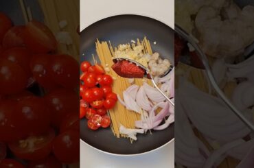 Creamy tomato pasta 🍅 by @mooncancooks #shorts