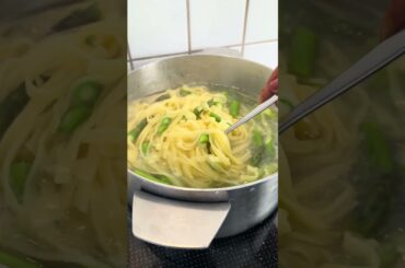 Cremige Tagliatelle mit Lachs & Spargel 🤤 #foodblogger_de #grünerspargel #pastarecipe