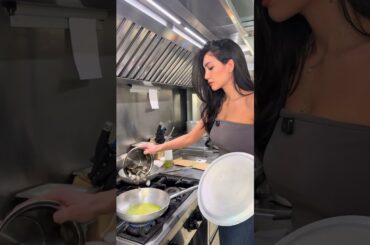 Taste of Napoli in Every Bite 🇮🇹🦪 #ItalianCuisine #NapoliFood #SeafoodLovers #FoodieItaly #Vongole