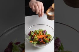 HOW TO DRESS A SALAD - THE ITALIAN WAY 🇮🇹🥗