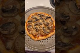 What I Eat In A Day #wieiadrealistic #food #vegan #italian #pizza #eating EDITED BY MY BOYFRIEND