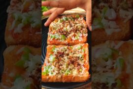2-Min Cheesy Bread Pizza 🍕😋#Shorts #BreadPizza #Recipe #Viral