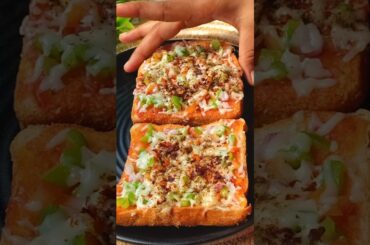 2-Min Cheesy Bread Pizza 🍕😋#Shorts #BreadPizza #Recipe #Viral