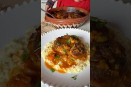 Tavë me ossobuco dhe perime shoqëruar me oriz #meat #recipe #food #italy #rice #risotto