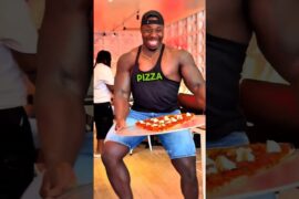 perbedaan pizza Italia dan pizza jepang #shorts