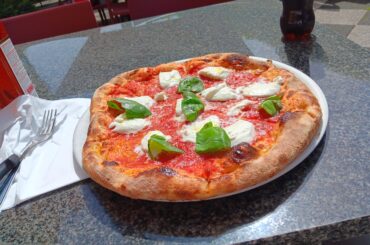 Lunchbreak at the mall i work at - Italian Switzerland