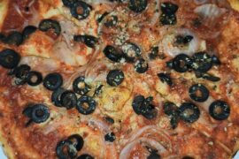 pizza with olives, garlic and onion 🙌