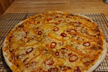 NY 18 inchHot Sausage, Hot Pepper, Roasted Bell Pepper, Onion