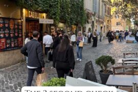 The 3 second check Italians do before walking into any restaurant