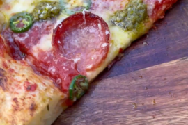 Pizzas with a garlic butter glazed crust. Language ⚠️