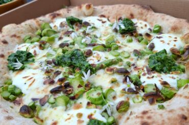 Green asparagus, pistachio, ricotta with wild garlic gremolata pizza