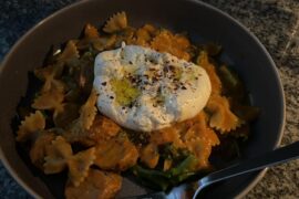 Farfalle with cherry tomato sauce