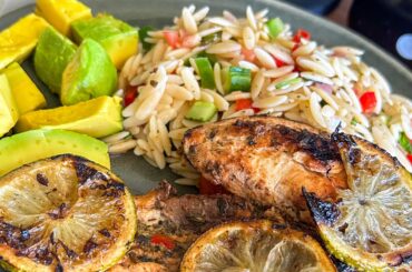 🔥Grill chicken with avocado and garlic lime orzo salad