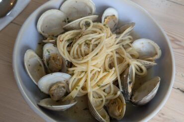 Happy Easter! Homemade Linguine Clam 💕