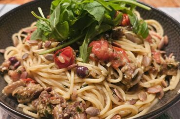 Porcetta, pesto, kalamata olives, tomme cheese, roasted tomatoes 😍 it was BOMB