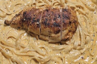 Creamy fettuccine Alfredo pasta