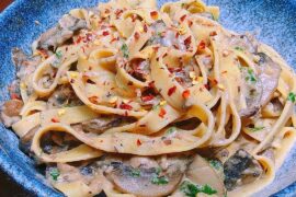 Creamy Tagliatelle pasta with porcini, baby portobello, black truffles and mascarpone 🤤❤️😋🍝 I was afraid it was going to be too rich and heavy but it was perfect! Very umami, addictive and yummy 💗