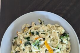 Fresh fettuccine with cod, spring onions, peppers, fresh garlic and fresh spinach. Finished with feta cheese.