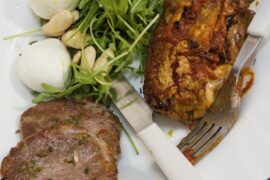 Carne di suino, bufala casertana, rucola, mandorle sgusciate e melanzane alla parmigiana