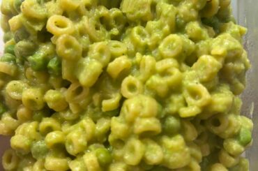 creamy pea pasta 😍 (dairy free, peas so thick!)
