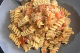 Simple tuna and tomatoes pasta