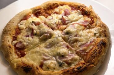 Mini cheesy pizza