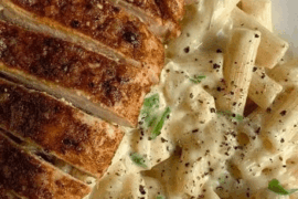 Creamy maccaroni and chicken fillet