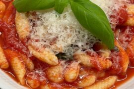 Cavatelli con sugo di pomodoro