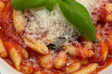 Cavatelli con sugo di pomodoro