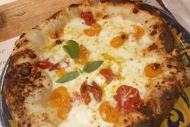 Pizza con i pomodorini gialli e rossi 😋